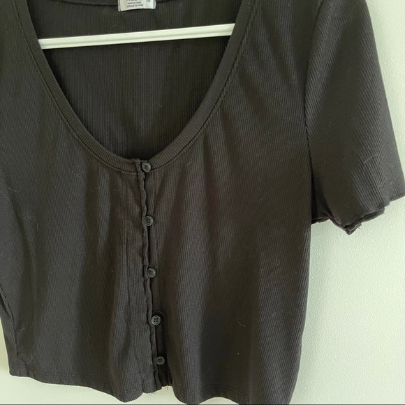 🔵Cropped Button Down Black Tee - Picture 6 of 6